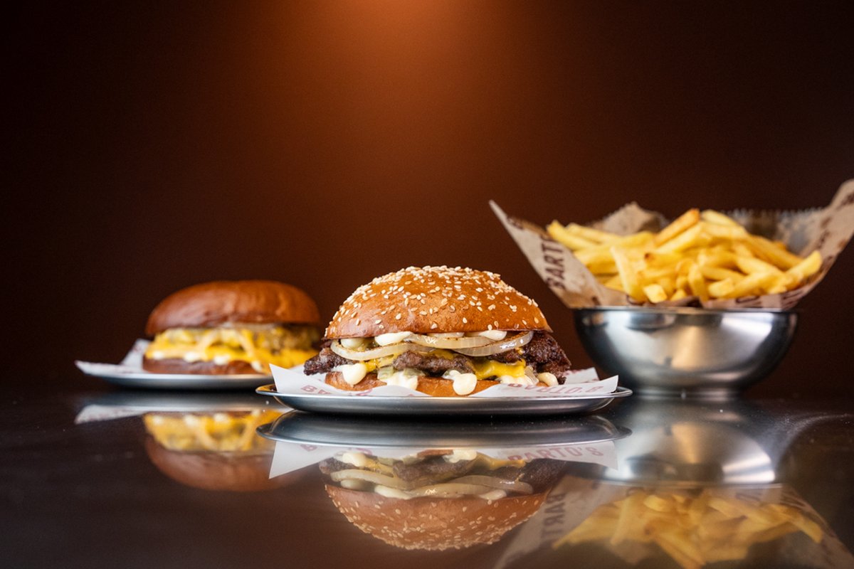Barto’s Burger Place — qr menü ve paket servis ürün çekimi · Loop Medya